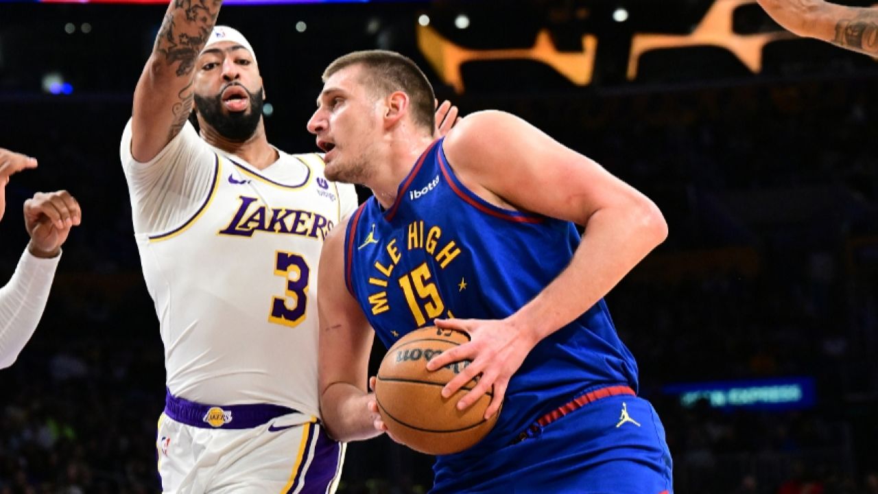 约基奇连得13分拿捏浓眉 再使天外飞仙高难打板太神奇