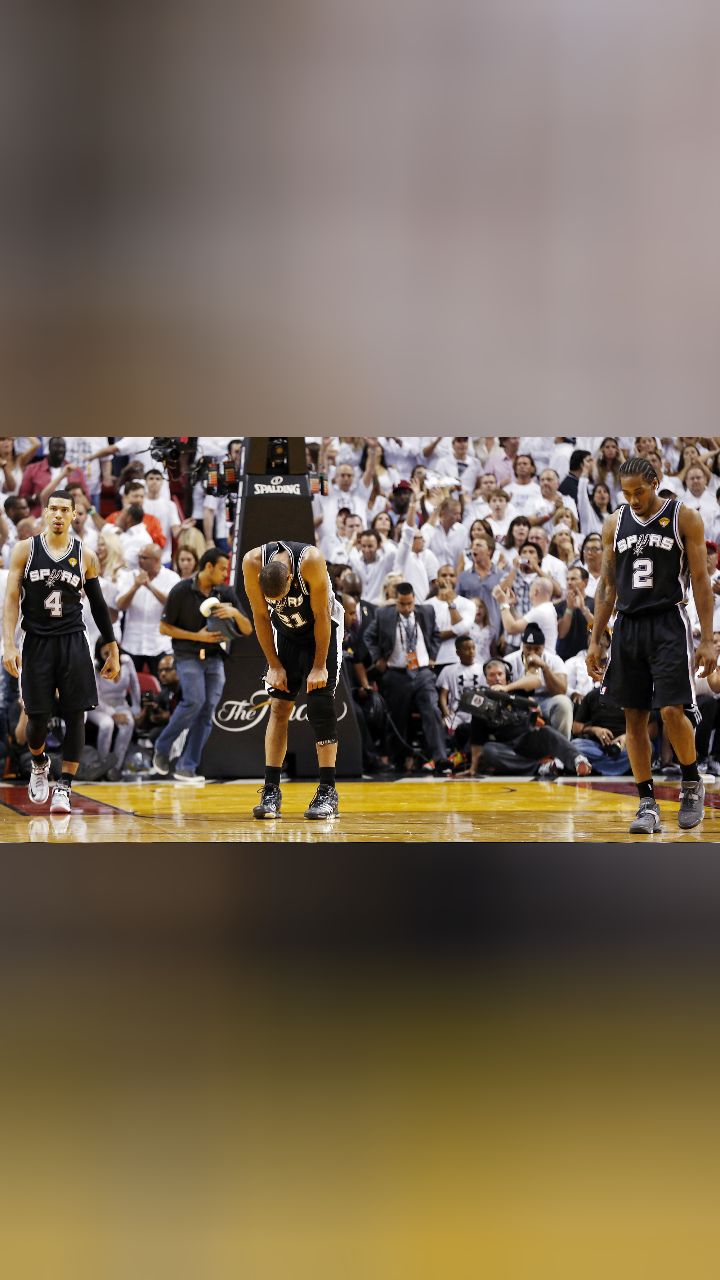 心有不甘!邓肯名场面怒拍地板 一个球足以改变命运