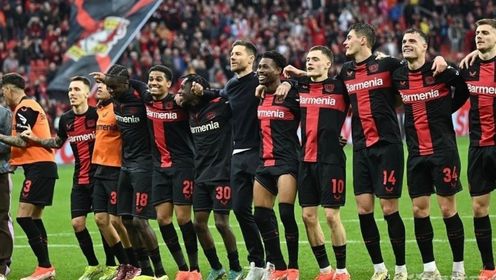 提前5轮首夺德甲冠军！勒沃库森5-0不莱梅，维尔茨戴帽，扎卡破门