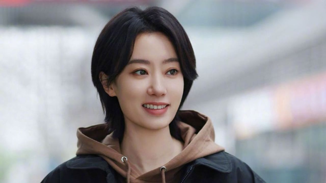 张小斐新剧《检察官与少年》短发造型曝光,干练又美丽