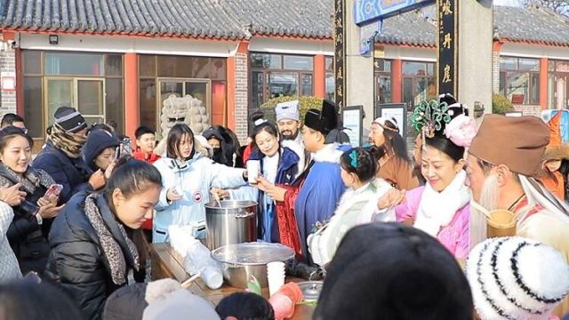 烟台市蓬莱区:八仙送福粥 腊八节到年味儿浓