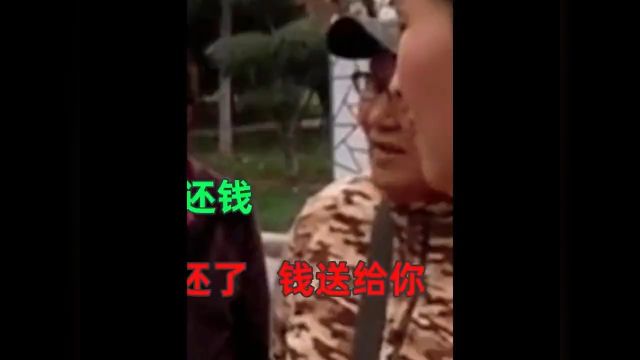 大妈银行卡凭空多出50万,连忙来到银行准备还钱,银行不用还了,钱送你了 3