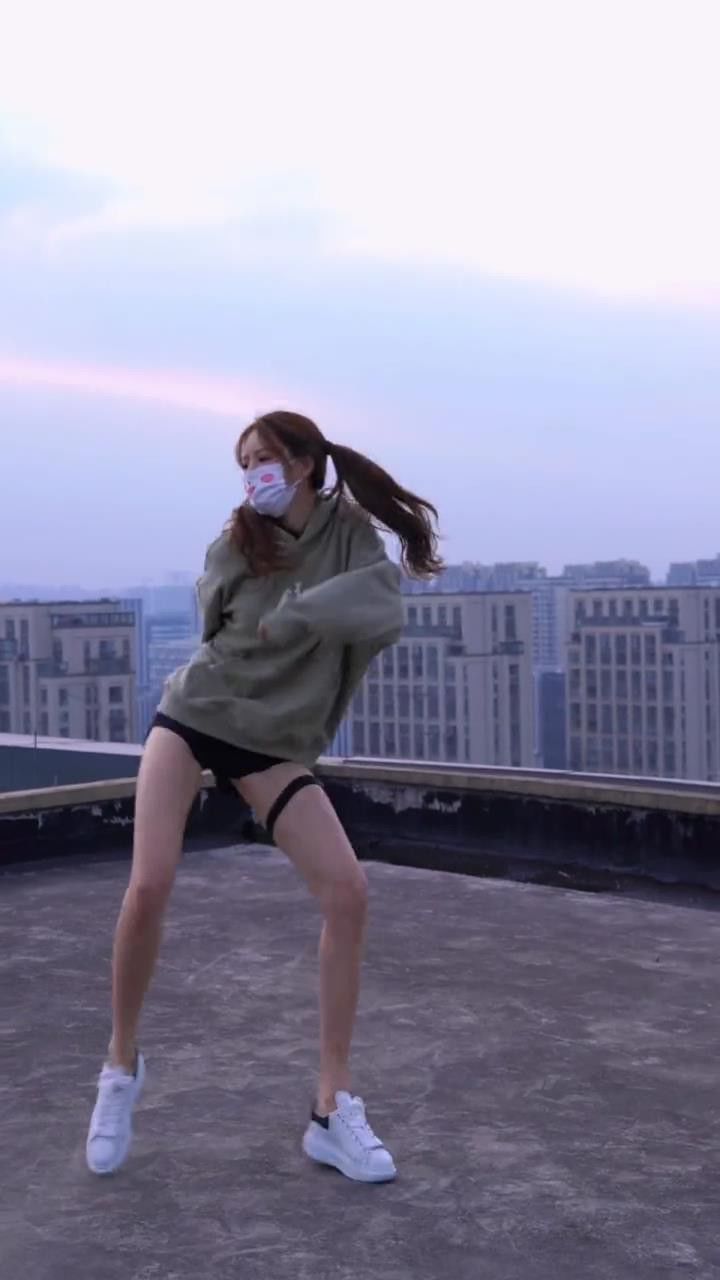 如果我没猜错,你艾特列表里第一个人一定是个小胖子#fyp#来跳舞 #斧头