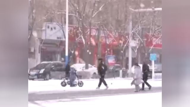 甘肃武威:迎新一轮降雪,各部门全力保道路通畅