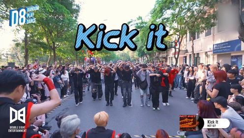 韩国kpop文化氛围太浓,街头快闪造成人群拥挤,吸引百人围观闪舞