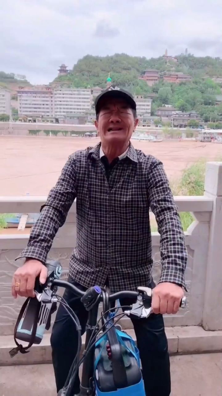 一口闷桃挑战网红天津大爷#水浒传