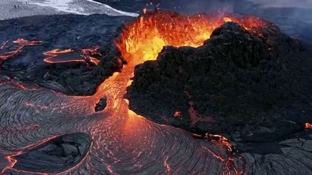 火山是由哪几部分构成的?