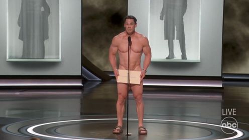 约翰·塞纳 (John Cena) 赤裸着登上奥斯卡颁奖典礼舞台