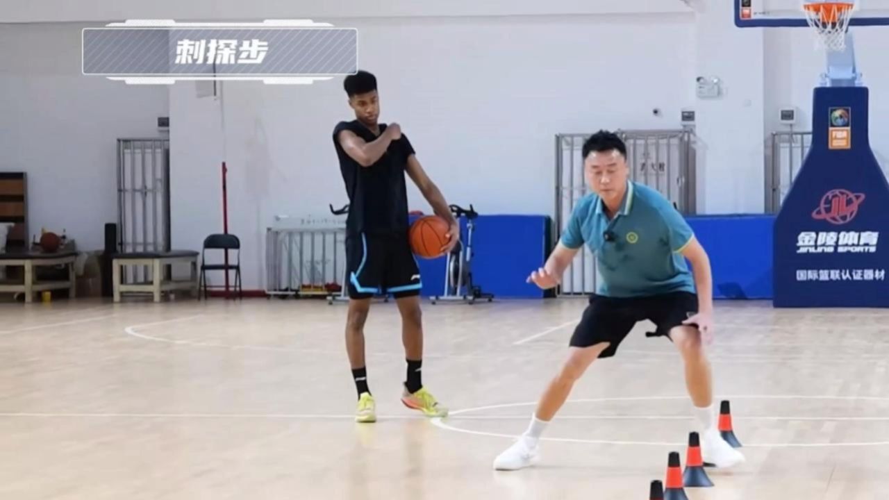 曲绍斌篮球训练,从易到难,(全套课25集)行进间的运球过人进阶.