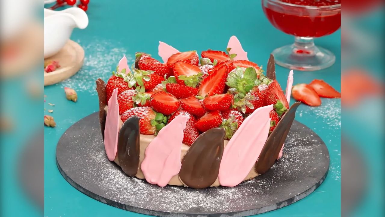 草莓巧克力片蛋糕装饰