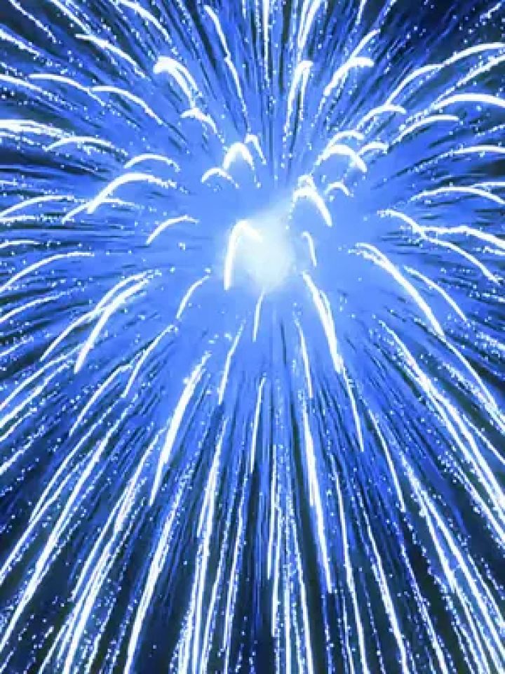 被你艾特看蓝色烟花的小美女 要天天开心喔.