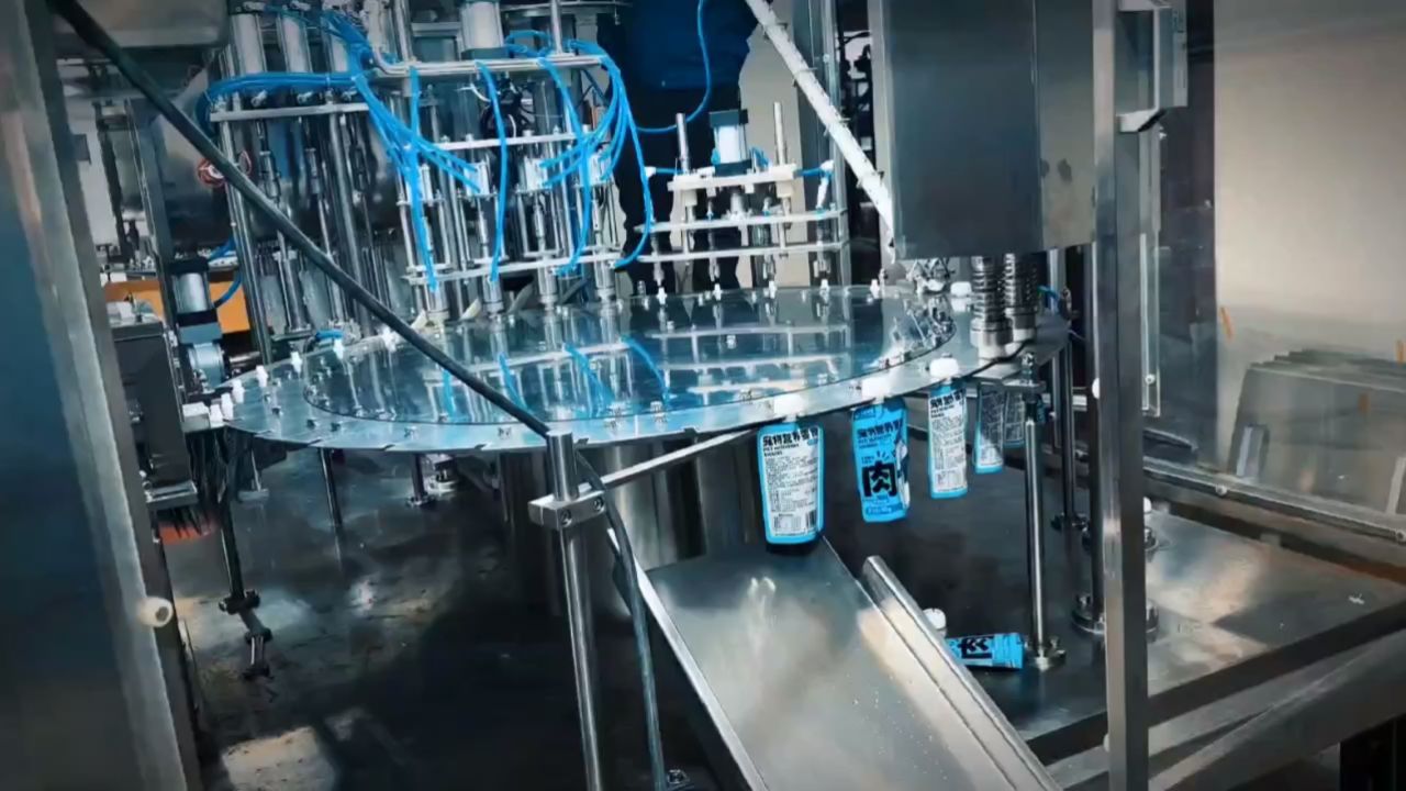 第381集:吸嘴袋装宠物咕噜酱包装机系列/自立袋宠物咕噜酱自动灌装机