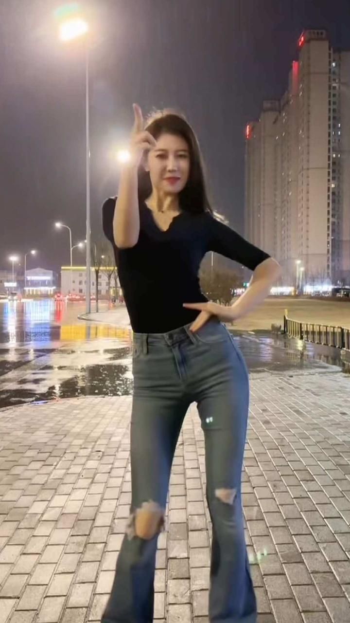 90年的高圆圆: 风听风,雨来看雨,随意随性就好.#天籁传奇#随性洒脱