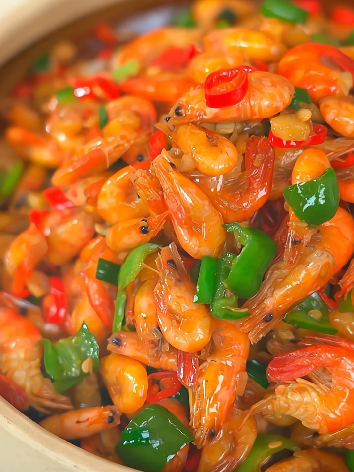 这样做的油爆小河虾,出锅壳脆肉嫩,香辣好吃,下酒又下饭 #家常菜