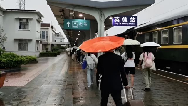 因暴雨滞留韶关的旅客:已获专车接送转移,很幸运赶上了考试