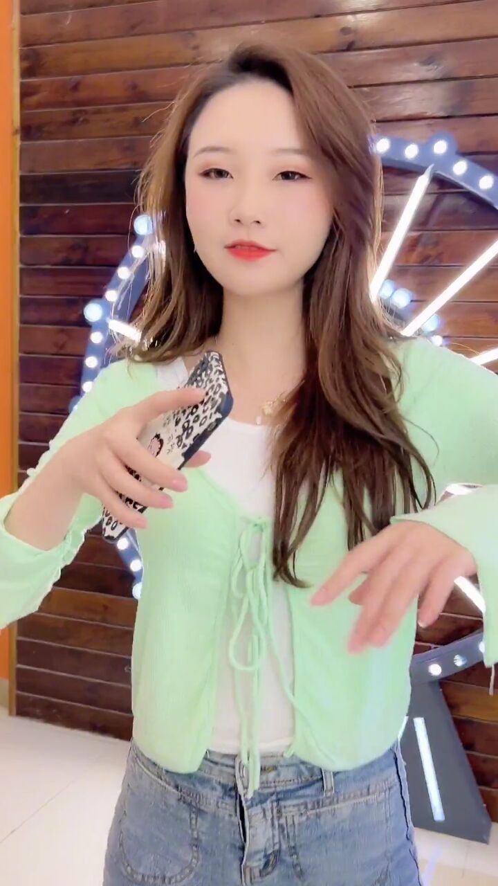 好看的小姐姐 #这样的身材打几分 @豆芽鸭鸭