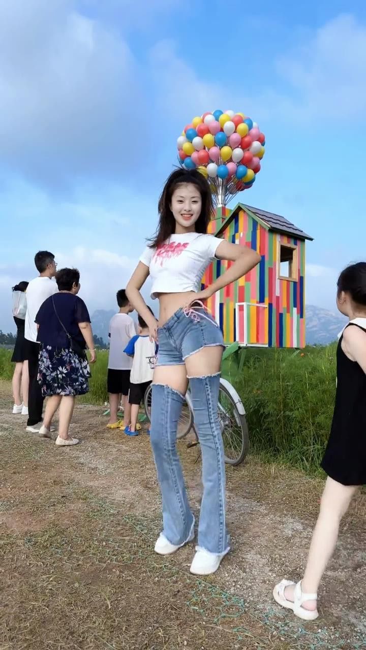 想要一朵小花花#动感迪斯科#动感迪斯科踩点舞#美女跳舞