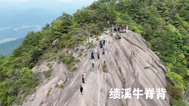 值得爬一爬的山,有一点险,有一点难度,但风景很好.