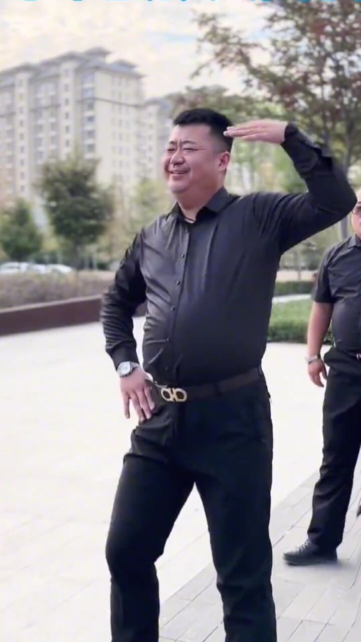 山东大汉会跳舞