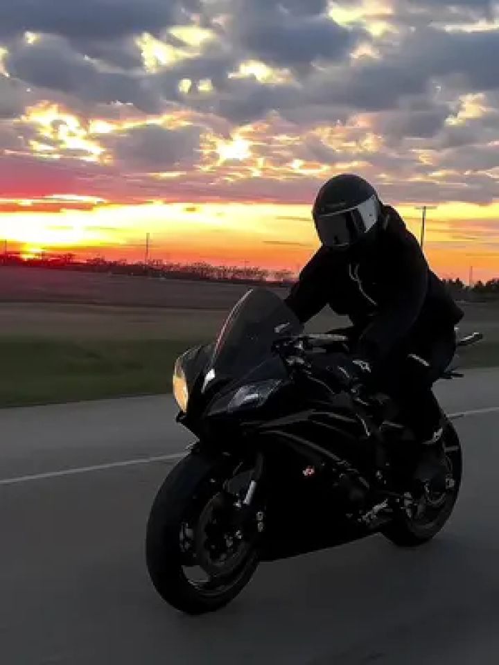 而是自由的风更有性价比"#风和自由#机车摄影 #雅马哈r6