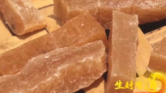 当地传统风味小吃“酸枣糕”,酸甜爽口开胃健脾,备受大家喜爱