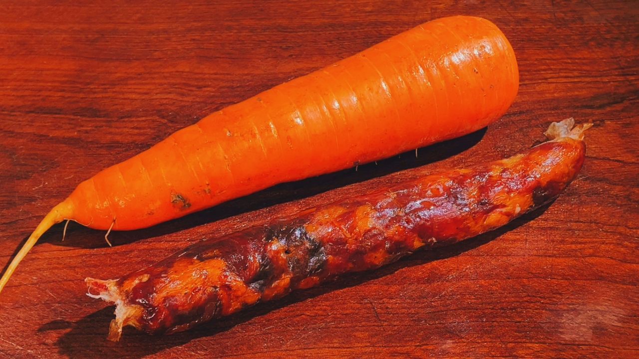 胡萝卜搭配腊肠,简直就是绝配,我家隔2天就吃一次,营养又下饭