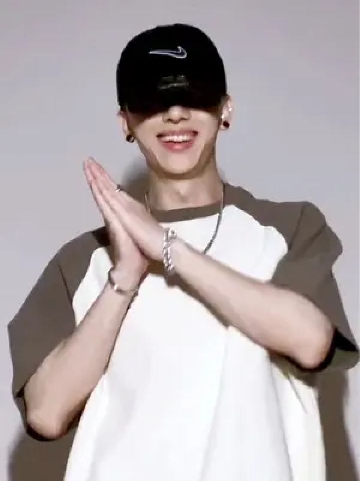 我们关系越来越亲密～ #一学就会系列 #甜甜的手势舞