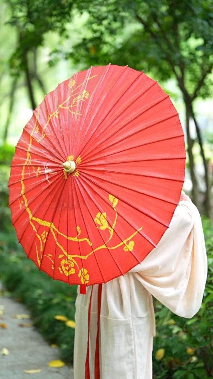 顾客找我定制花城红伞,送给好朋友当生日礼物#油纸伞#花城#天官赐福