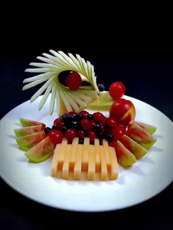 水果拼盘做成吃不起的样子#果蔬造型 #水果拼盘 #吃出仪式感