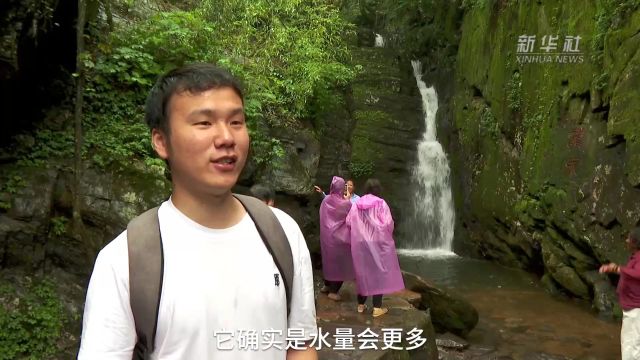 庐山乌龙潭黄龙潭水量丰沛引客游