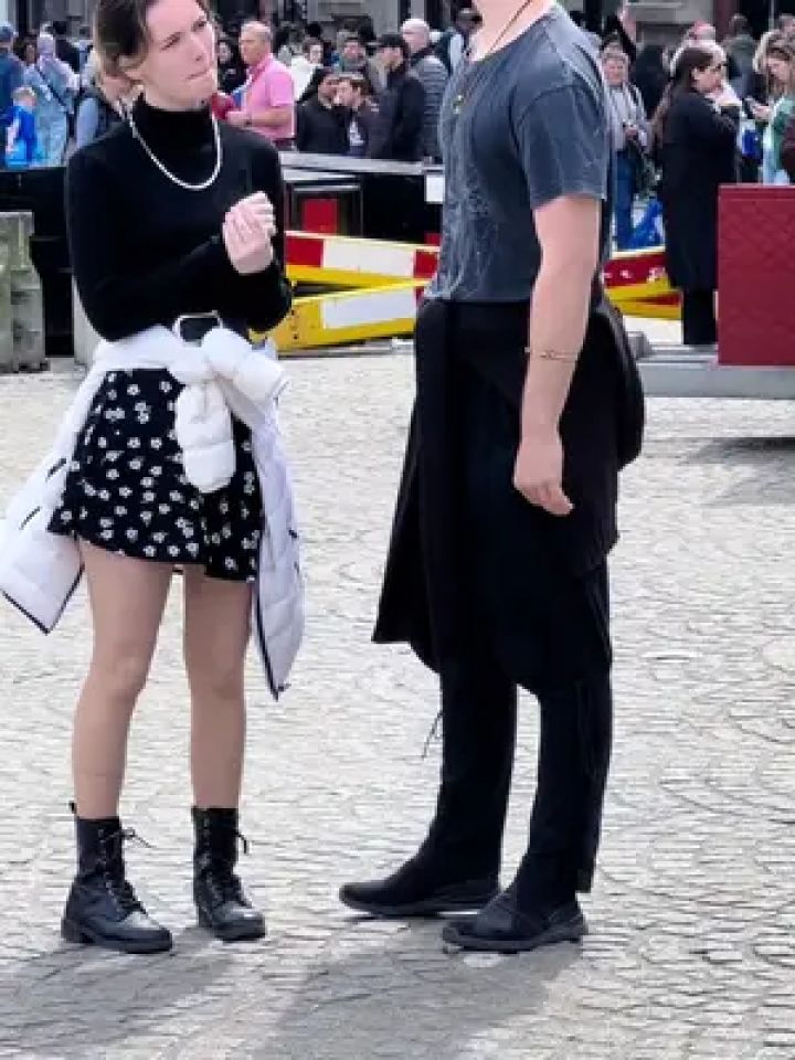 哪怕一瓶矿泉水也是如此#路人视角 #街拍 #拍摄现场 #海外生活 #完美