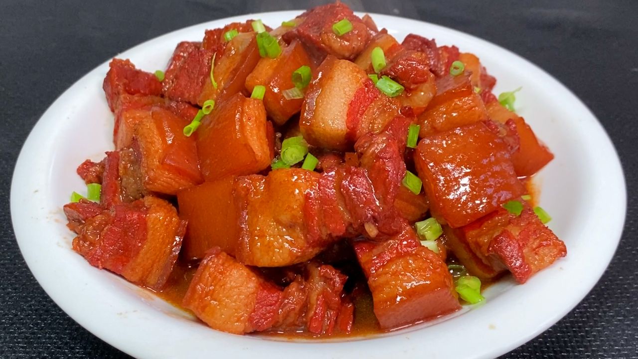 红烧肉最简单的家常做法,教你一招,色泽红润肥而不腻,简单易学