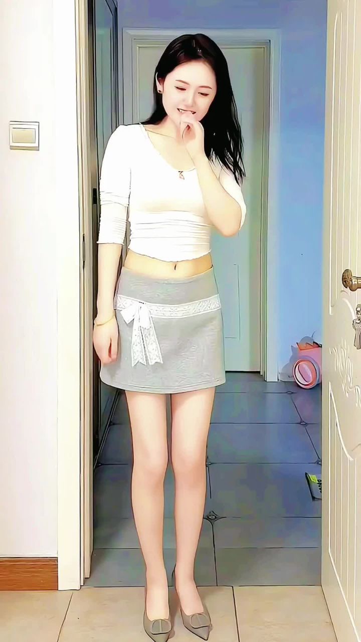 居家自拍:诗一样的美女,花一般的娇艳