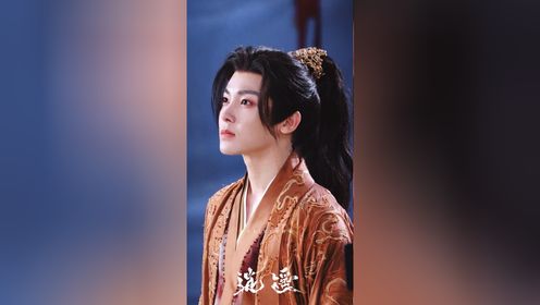 《逍遥》
「高马尾+大红婚服」红烨君上（侯明昊 饰演）大婚戏
☆“我红烨，愿以血肉之躯…”真的好有代入感！！！
小侯的演技太强了！
破碎感拉满，让观众狠狠共情！