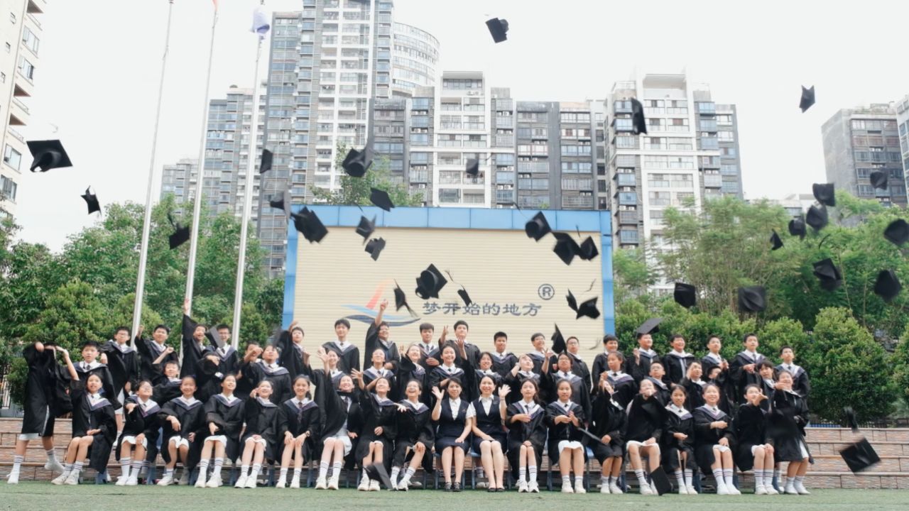 南宁市滨湖路小学六(5)班毕业季微电影《青葱岁月》