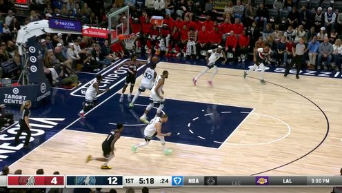 《NBA全场集锦》进攻万花筒 亨德森篮下抢断横移拉杆稳稳打进