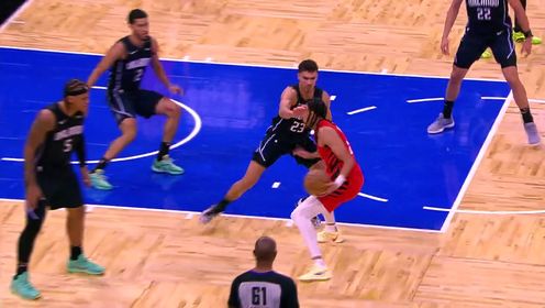 《TOP时刻》24日NBA最佳扣篮 谢登-夏普甩开班凯罗犹如猛虎下山单手劈扣