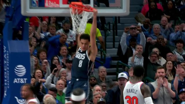 球场指挥官！欧文单臂炮弹击地传球 助攻格林暴扣得手