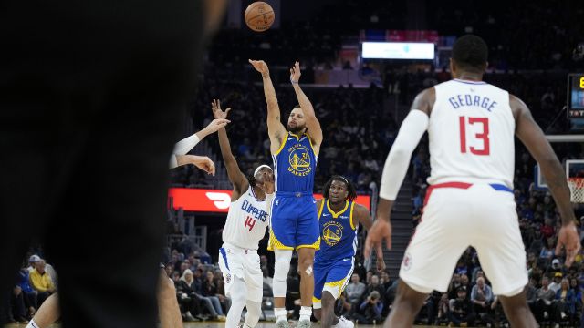 库里vs快船集锦 全场拿下26+7+8展现全面身手