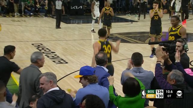 库里绝命三分杀死比赛！皓篮球：晚安！波士顿！！！库里是最闪耀的那一颗星
