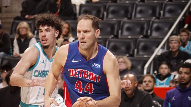 博格达诺维奇vs黄蜂集锦 全场拿下34+4+4投篮23中12带领活塞击败黄蜂