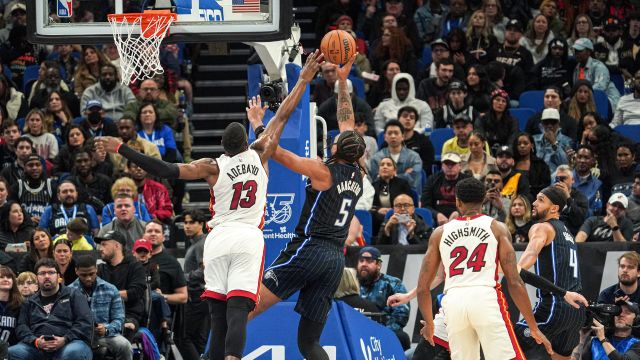 班凯罗vs热火集锦 全场20分10篮板率队主场轻松取胜