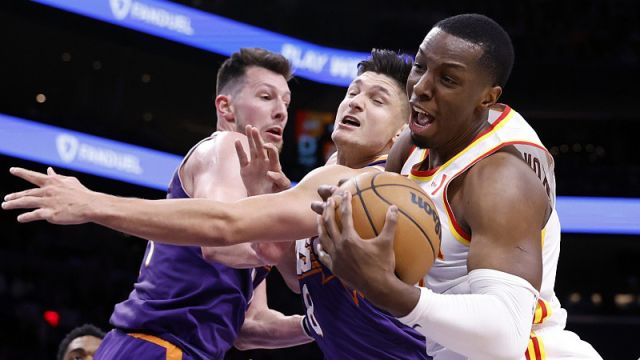 老鹰vs太阳五佳球 布克致命三分一箭穿心 尤班克斯空中生擒奥孔古