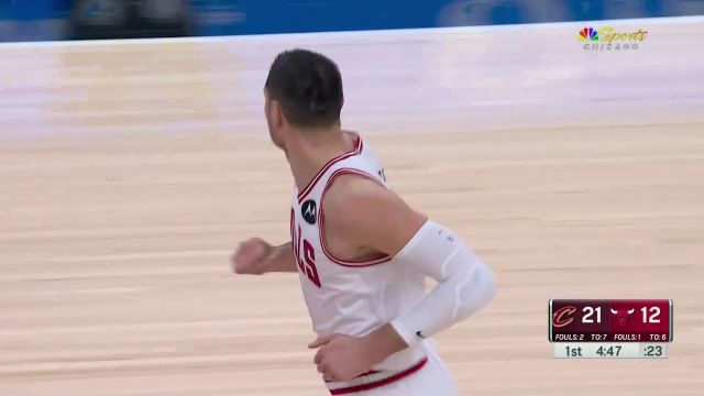 古典中锋的魅力！ 武切维奇连续勾手打中拿下四分