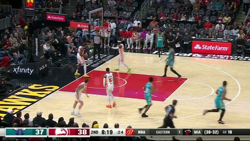 《NBA全场集锦》层层深入逐个击破！格威人缝炮弹直传助攻理查兹暴扣炸筐