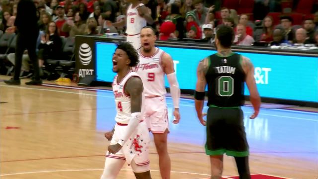 打出年轻人该有的气势！杰伦格林无视防守滞空上篮一展天赋