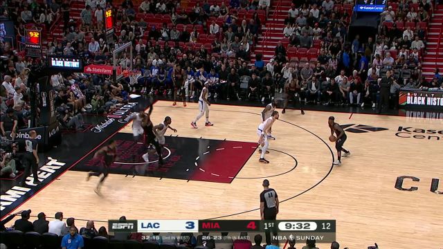 泡椒急停三分手起刀落 理查德森接球开火命中强势回应