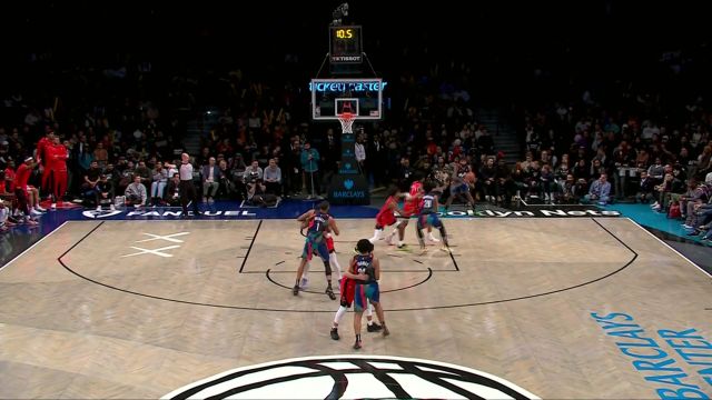 为球队找到希望 汤普森底角关键三分正中靶心