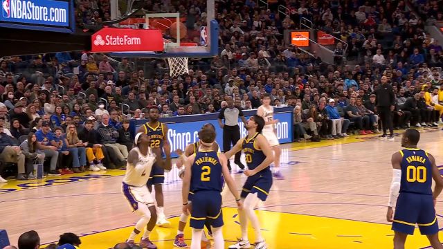 这就是春晚的精彩程度！湖人落后15分后回敬14-0进攻波