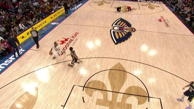 展示绝对速度！加兰利用速度强突篮下上篮打进2+1